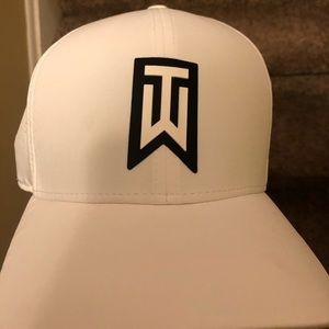 Tiger Woods hat